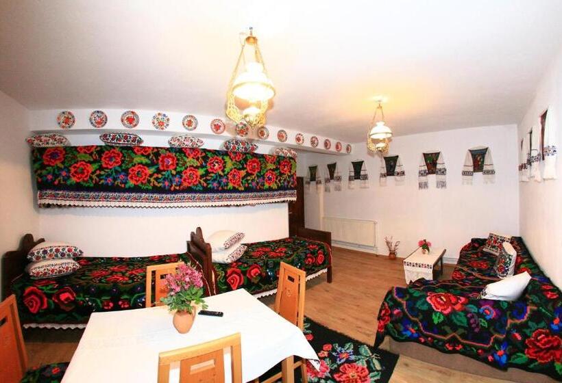 جناح, Pensiunea Casa Traditiilor