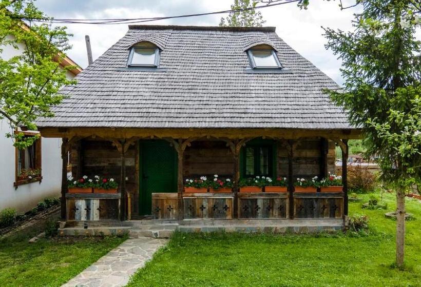 جناح, Pensiunea Casa Traditiilor