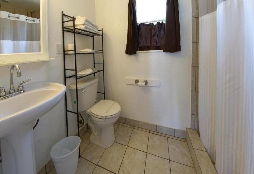 이코노미 룸, Star Inn