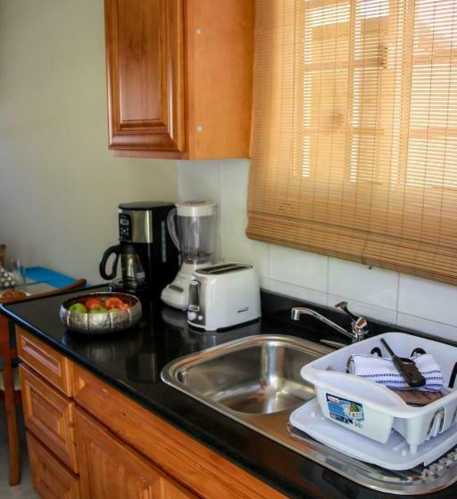 استودیو استاندارد با چشمانداز استخر, Kudawecha 40