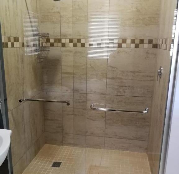 豪华房间, Kalahari Rus