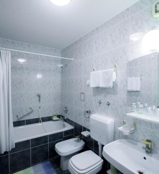 اتاق کلاسیک سه تخته, Sobe Krona