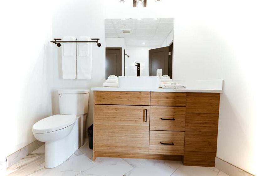 带大床的豪华间, The Flying Steamshovel Inn