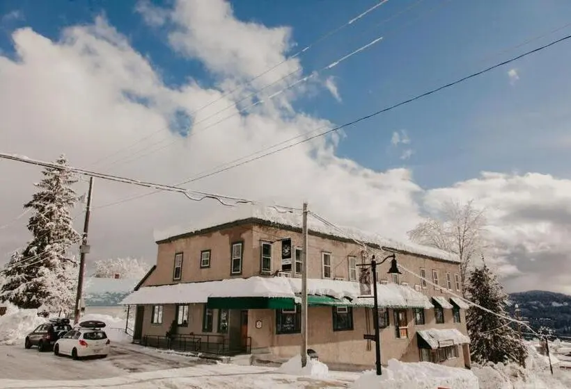 Perhestudio, The Flying Steamshovel Inn