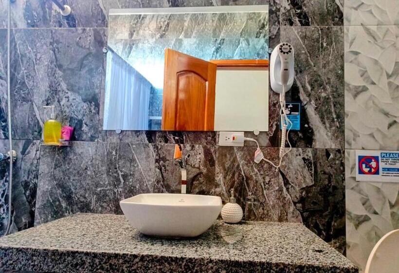 חדר משפחתי, Patty House Galapagos