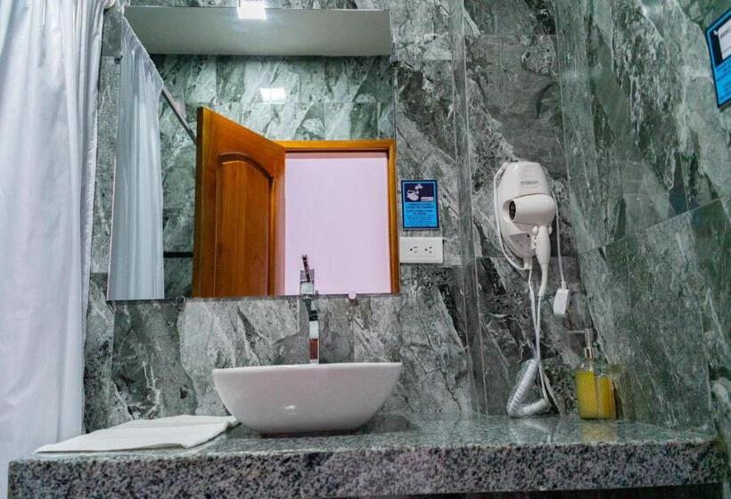 חדר משפחתי, Patty House Galapagos