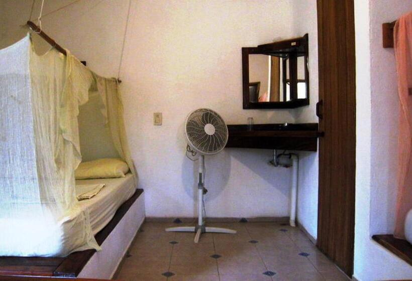 חדר סטנדרט לשלושה, Los Metates