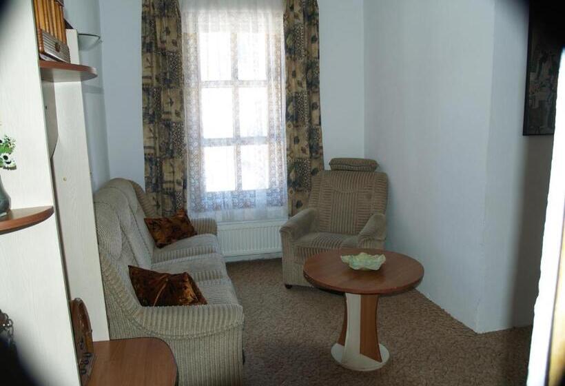 家庭套房, Predeal Club