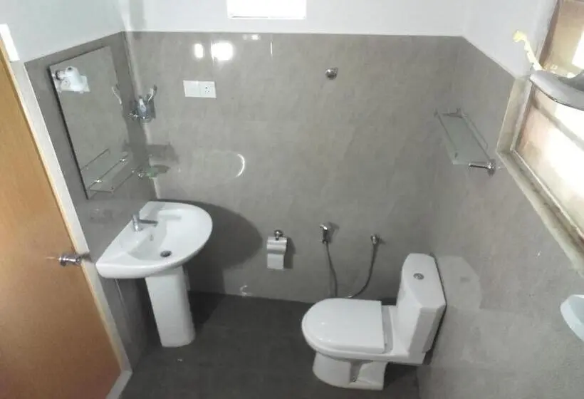 اتاق خانوادگی, Thusara Guesthouse