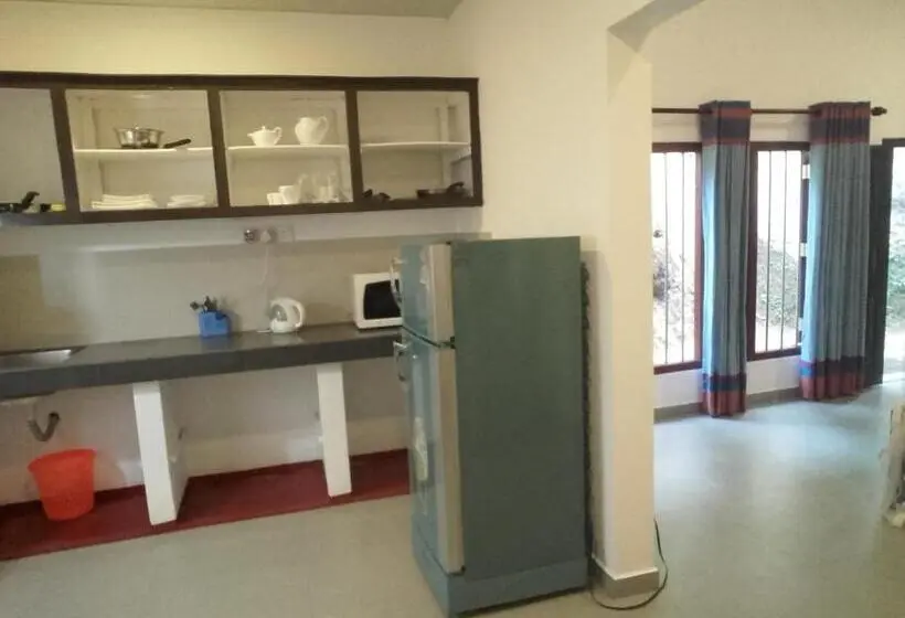 اتاق خانوادگی, Thusara Guesthouse