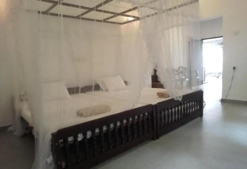 اتاق خانوادگی, Thusara Guesthouse