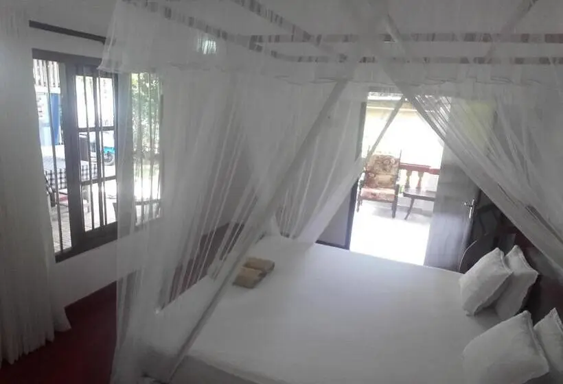 اتاق استاندارد, Thusara Guesthouse