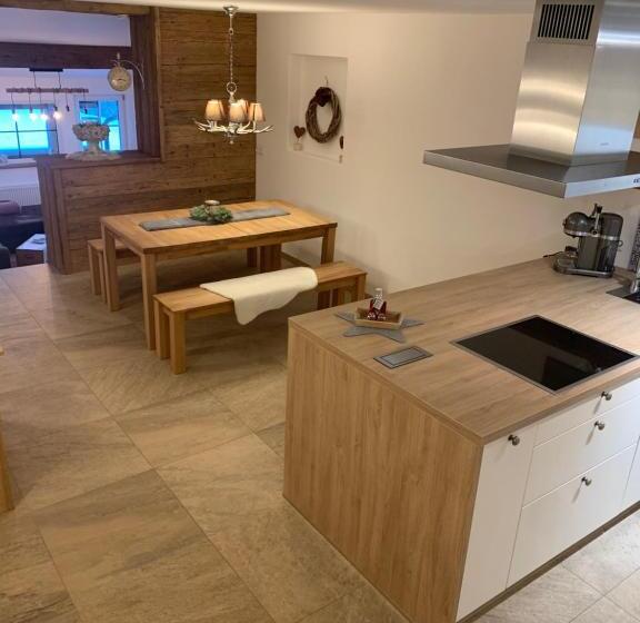 침실 1개 아파트, Altenhauser Hof