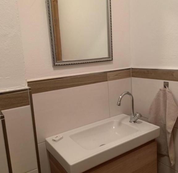 침실 1개 아파트, Altenhauser Hof