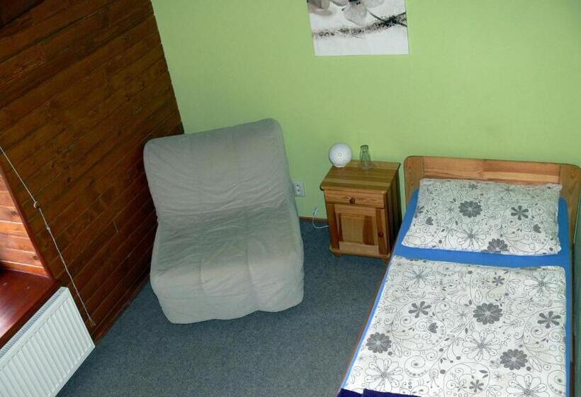 חדר יחיד בסיסי, Salas Partizanske