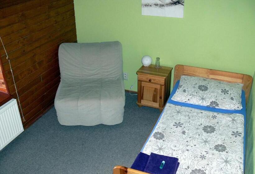 חדר יחיד בסיסי, Salas Partizanske