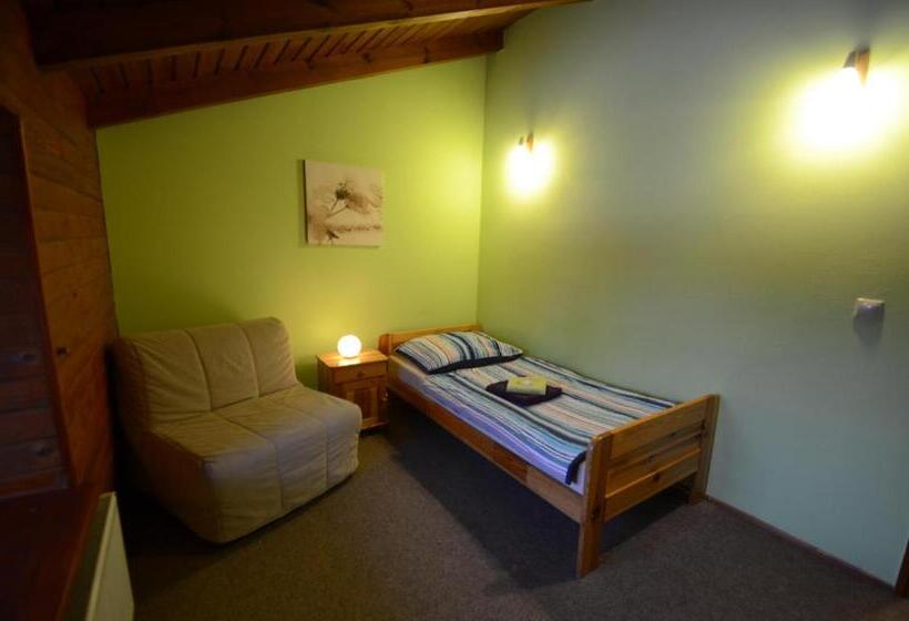 חדר יחיד בסיסי, Salas Partizanske