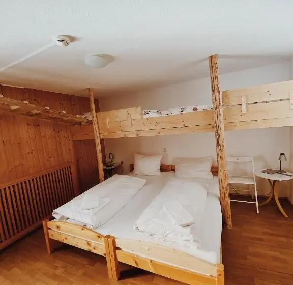 Chambre Familiale, S´amagmach