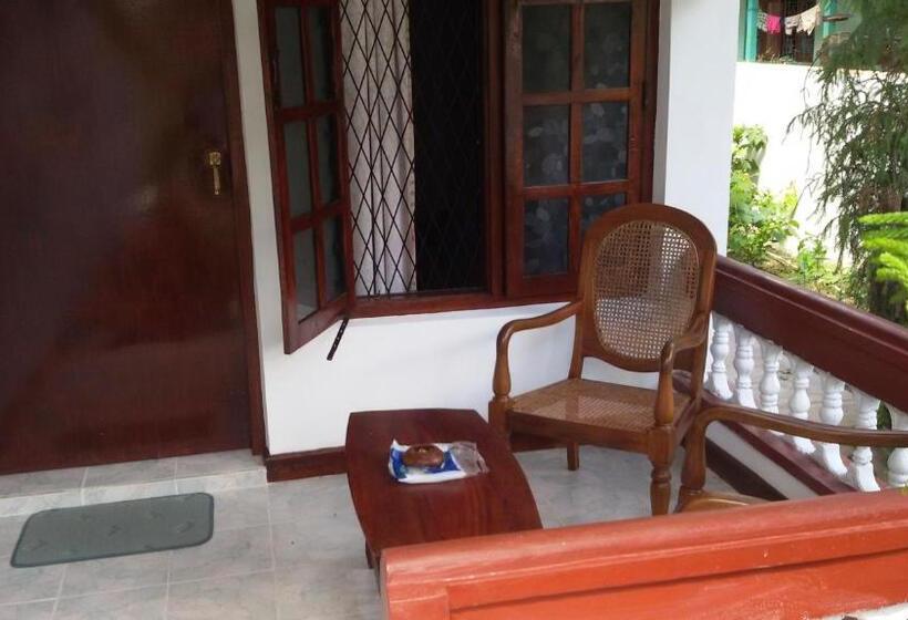 Номер Стандарт Трехместный, Devi Tourist Home