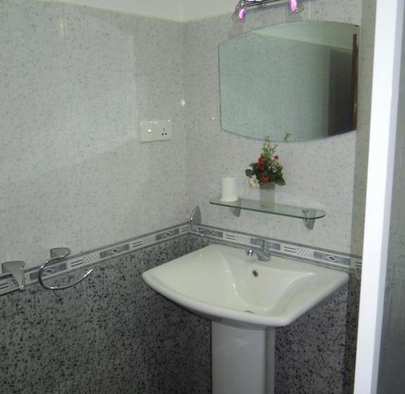 غرفة ديلوكس ثلاثية, Devi Tourist Home