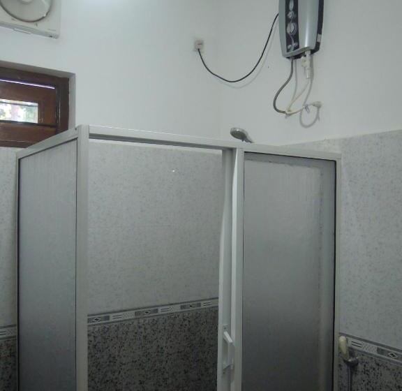 غرفة ديلوكس ثلاثية, Devi Tourist Home