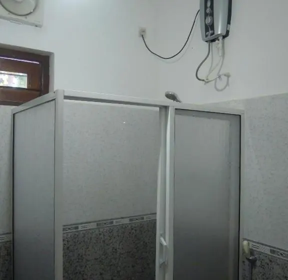 اتاق لوکس سه تخته, Devi Tourist Home