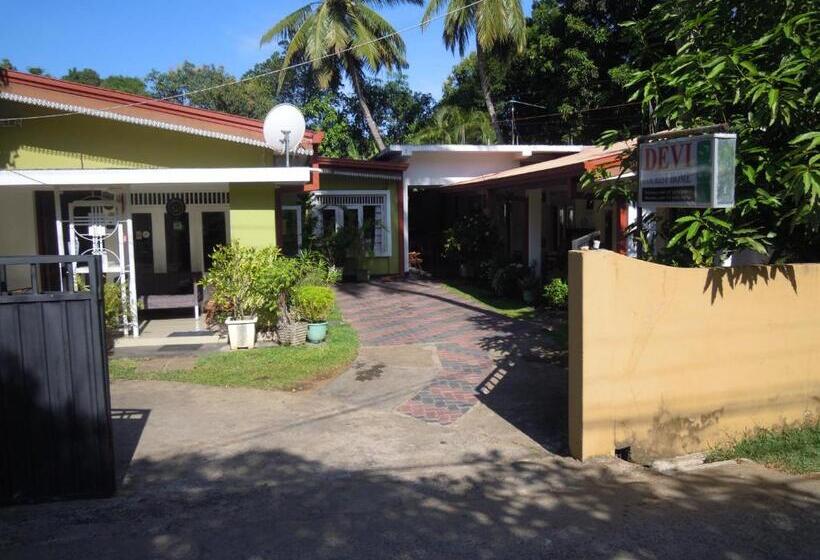 غرفة ديلوكس ثلاثية, Devi Tourist Home