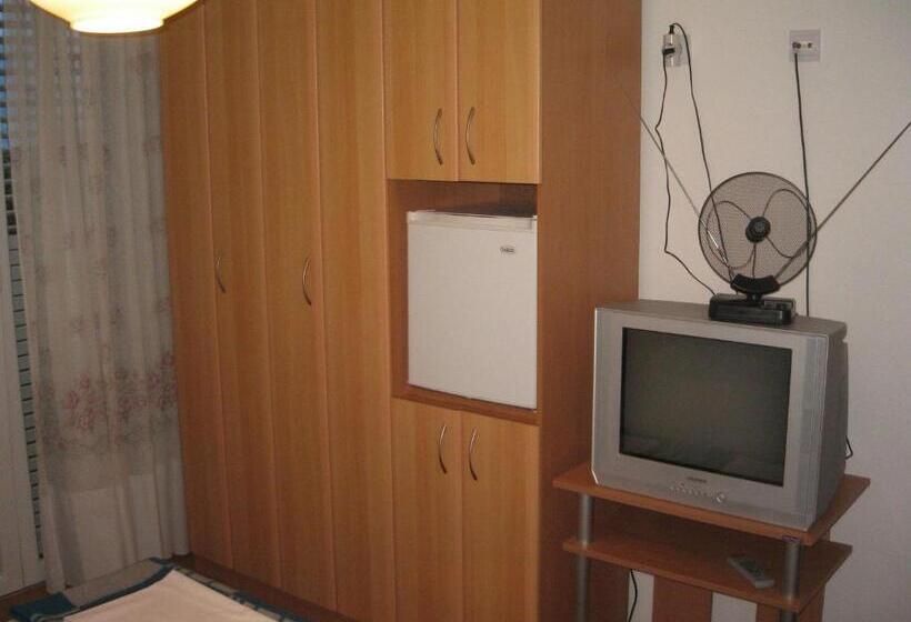 اتاق استاندارد با سرویس بهداشتی مشترک, Guest House Plima 2