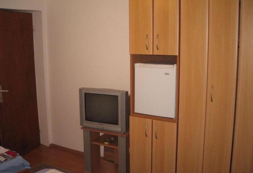 اتاق استاندارد با سرویس بهداشتی مشترک, Guest House Plima 2