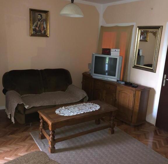 اتاق راحتی سه تخته, Guest House Plima 2