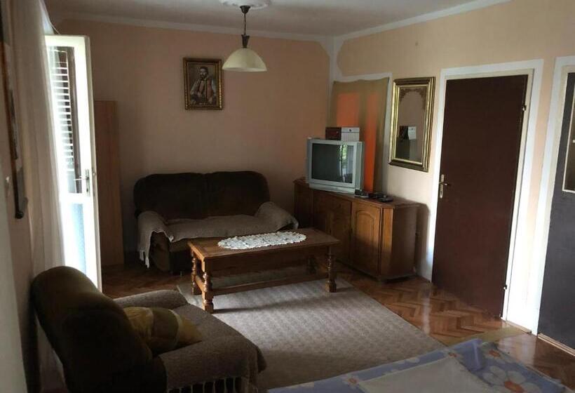 اتاق راحتی سه تخته, Guest House Plima 2