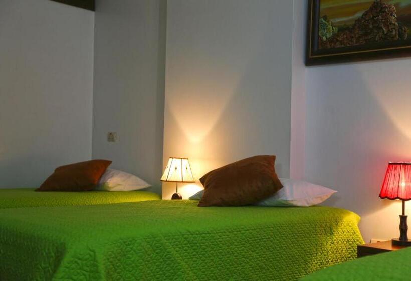 חדר סופריור לשלושה, Starfish