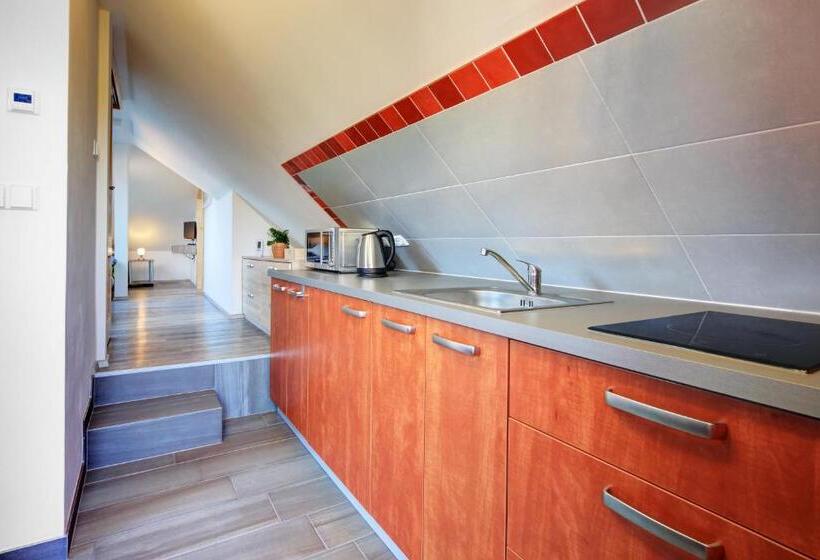 غرفة عائلية, Pension H.blatná