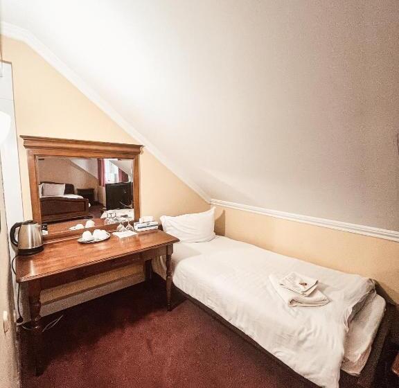 스탠다드 트리플 룸, Pensiunea Curtea Bavareza