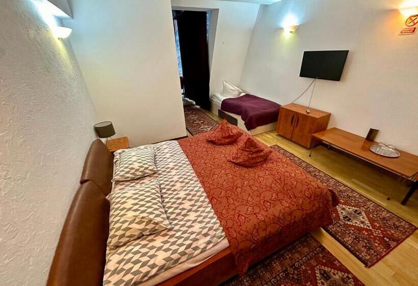 חדר סטנדרט לשלושה, Pensiunea Rasnoava