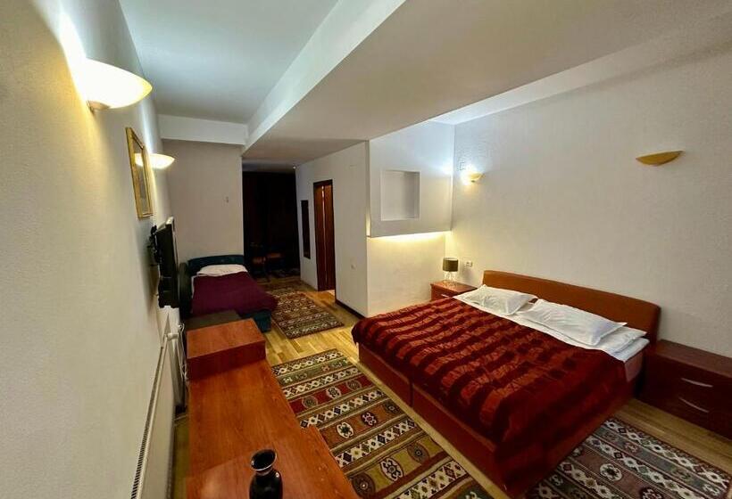 חדר סטנדרט לשלושה, Pensiunea Rasnoava