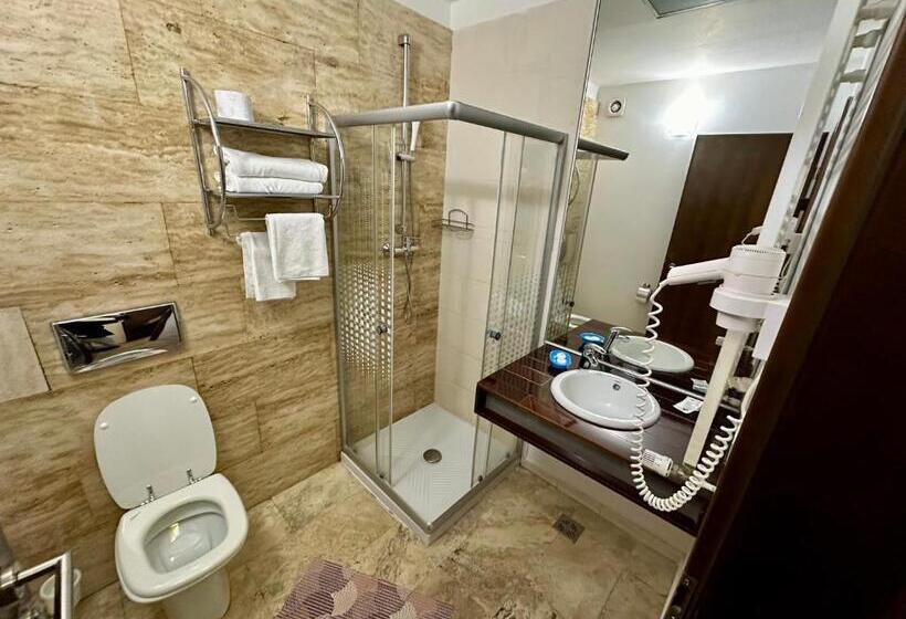 Quarto Triplo Estandar, Pensiunea Rasnoava