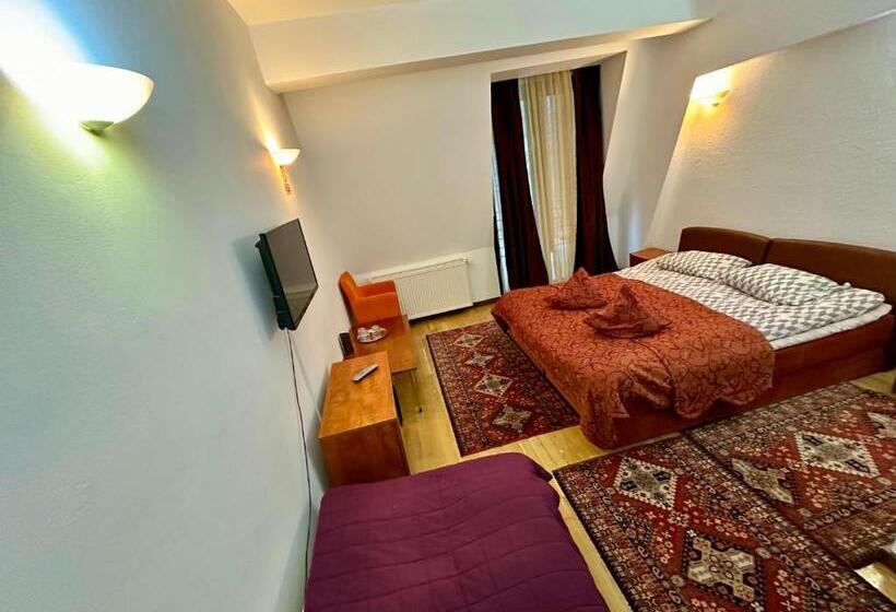 חדר סטנדרט לשלושה, Pensiunea Rasnoava