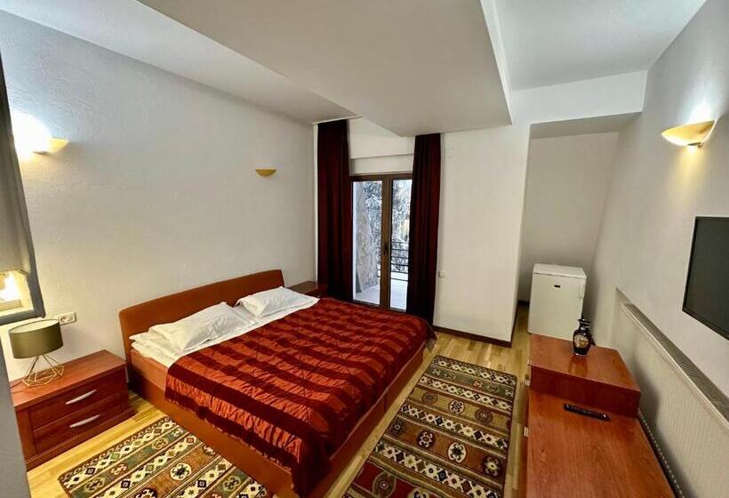 חדר סטנדרט לשלושה, Pensiunea Rasnoava