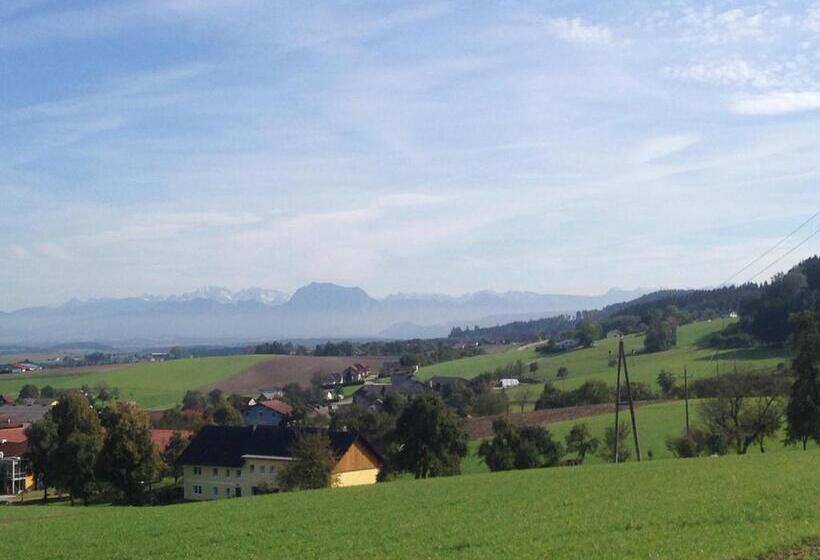 Семейный Номер, Harmonie Stüberl