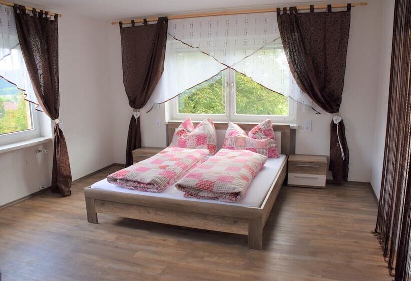 Семейный Номер, Harmonie Stüberl