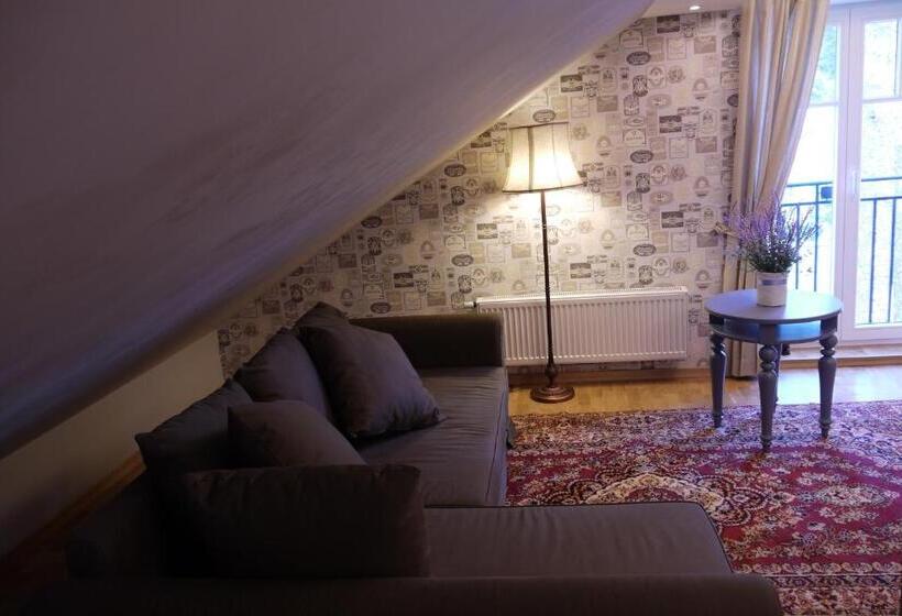 استودیو خانوادگی, Apartments Livia