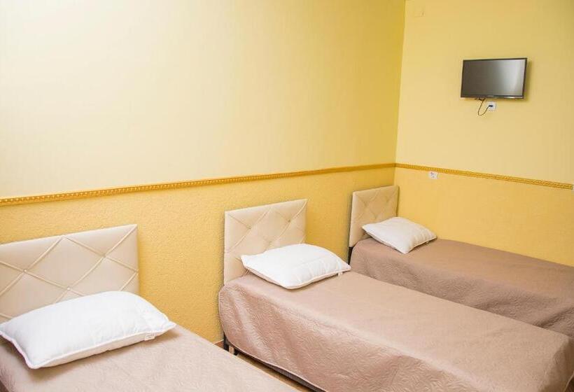 اتاق سوپریور سه تخته, Kvariati Grand Guest House