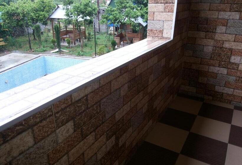 اتاق سوپریور سه تخته, Kvariati Grand Guest House