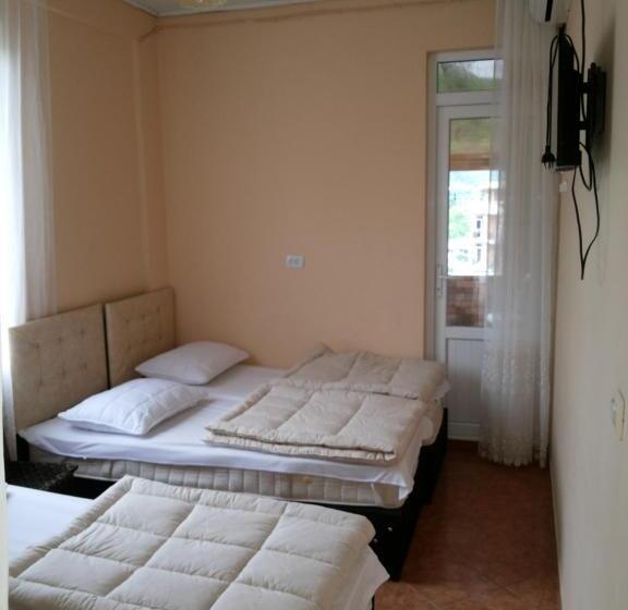 اتاق سوپریور سه تخته, Kvariati Grand Guest House