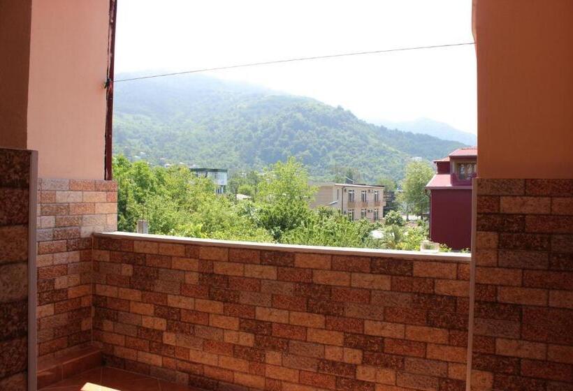 اتاق سوپریور با بالکن, Kvariati Grand Guest House