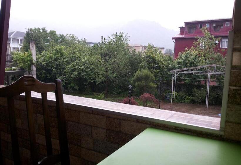 اتاق سوپریور با بالکن, Kvariati Grand Guest House