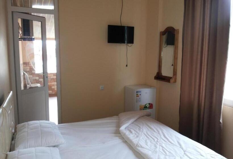 اتاق سوپریور با بالکن, Kvariati Grand Guest House