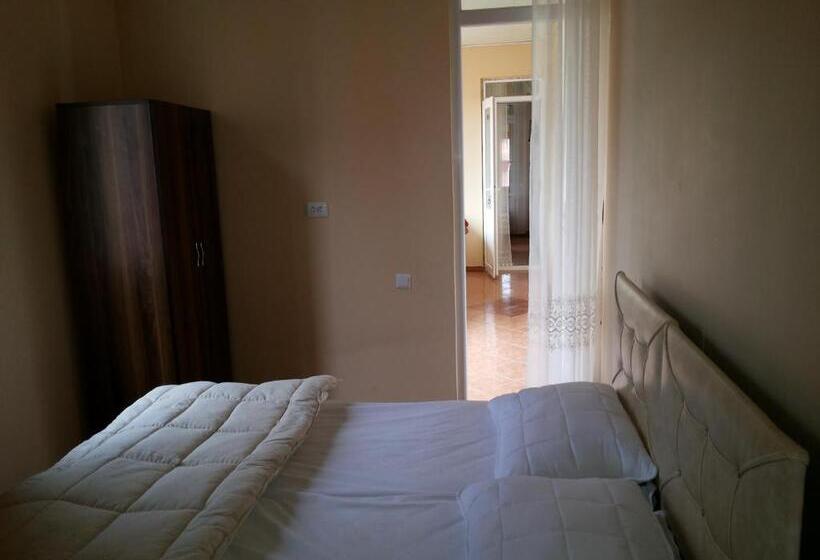 اتاق سوپریور با بالکن, Kvariati Grand Guest House