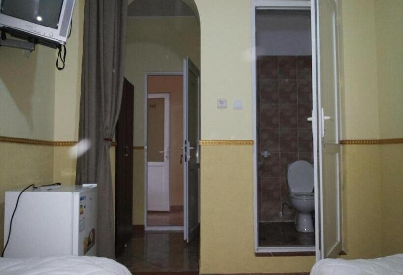 اتاق سوپریور با بالکن, Kvariati Grand Guest House